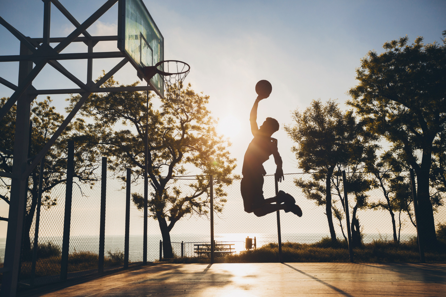 Magia koszykówki: dynamiczna gra, emocje i rywalizacja